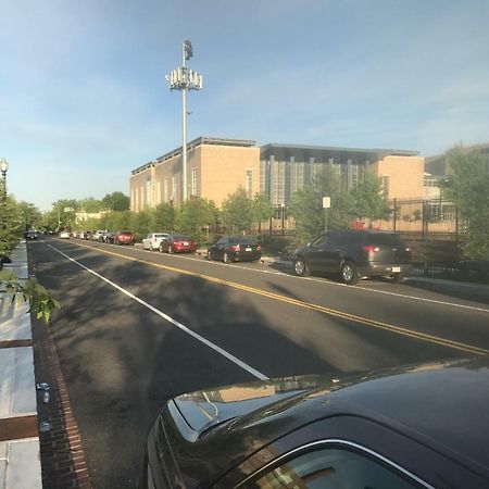 Steps To Convention Center, Downtown Dc, And Metro Station: Private And Comfortable Bedroom/Bathroom Washington Bagian luar foto