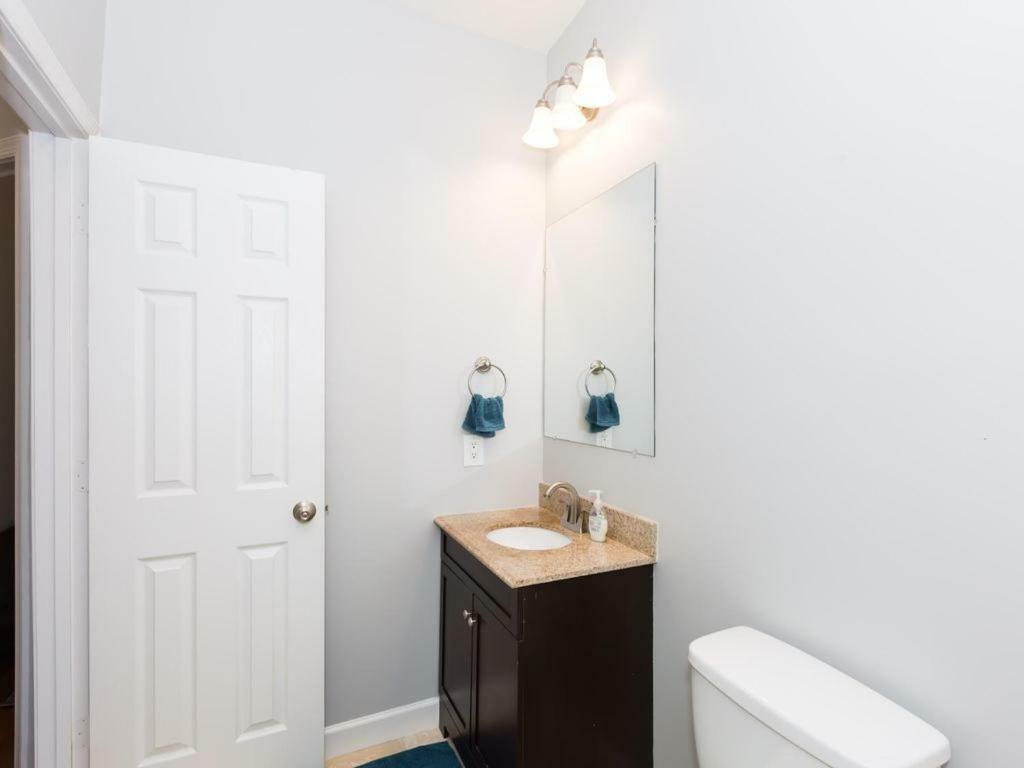 Steps To Convention Center, Downtown Dc, And Metro Station: Private And Comfortable Bedroom/Bathroom Washington Bagian luar foto